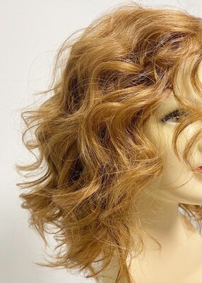 Kısa Katlı Kesim Tığ Tepelikli Gerçek Saç Peruk Modeli