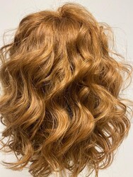 Kısa Katlı Kesim Tığ Tepelikli Gerçek Saç Peruk Modeli - Thumbnail