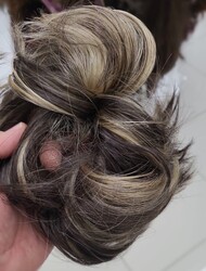Koyu Kumral Balyajlı Lastikli Topuz Saç Modeli - Thumbnail